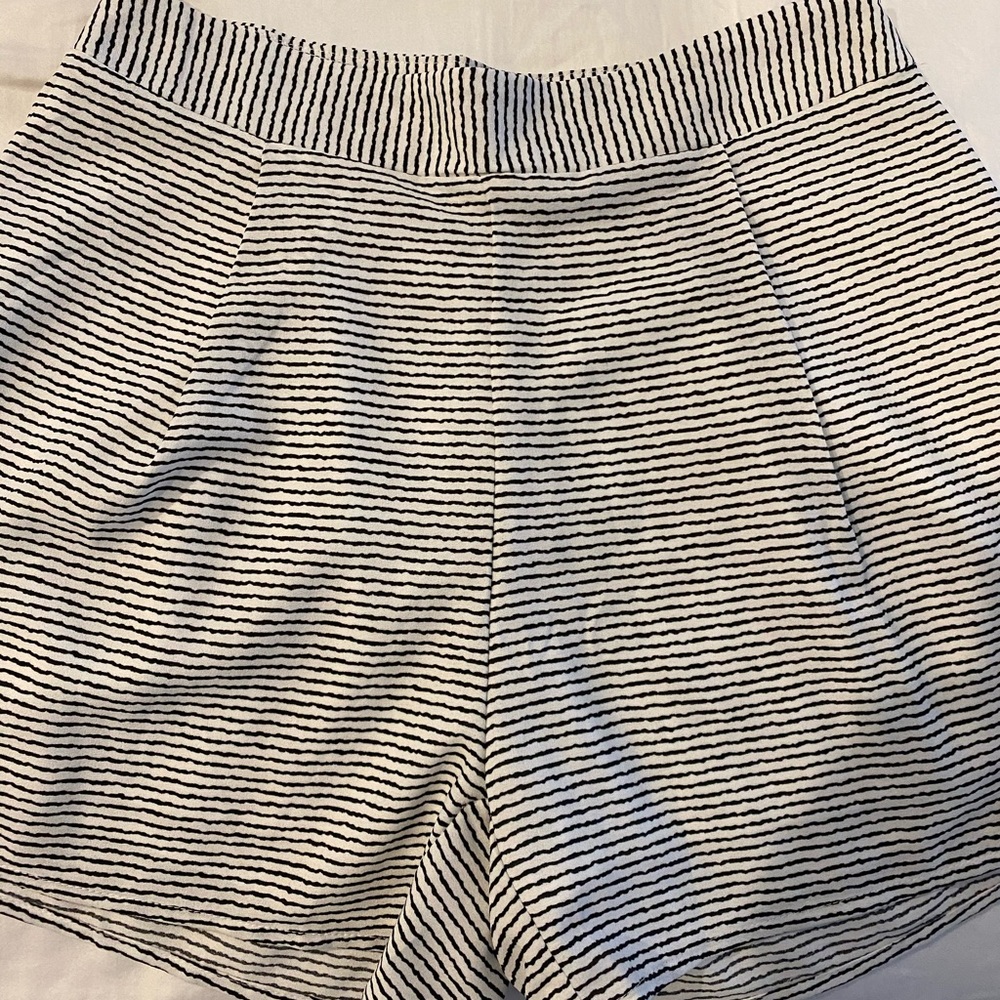 ROSE BULLET LF STRIPPED FLOWY DRESS SHORTS - Picture 3 of 4